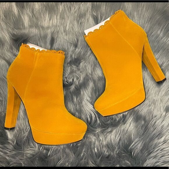 Boots  - Picture 2 of 9